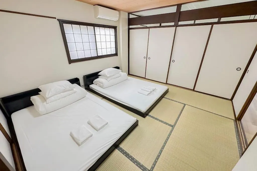וילה אוסקה 今宮 Guest House! 難波まで1駅!道頓堀とusjへアクセス抜群!Jr線から徒歩4分!最大16人宿泊可能!貸切4Ldk