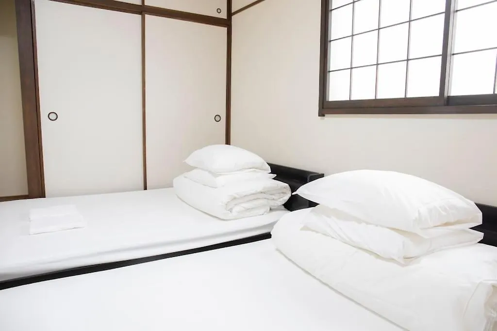 אוסקה 今宮 Guest House! 難波まで1駅!道頓堀とusjへアクセス抜群!Jr線から徒歩4分!最大16人宿泊可能!貸切4Ldk