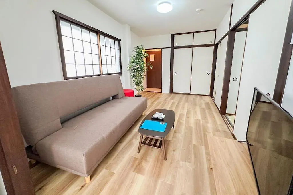 אוסקה 今宮 Guest House! 難波まで1駅!道頓堀とusjへアクセス抜群!Jr線から徒歩4分!最大16人宿泊可能!貸切4Ldk