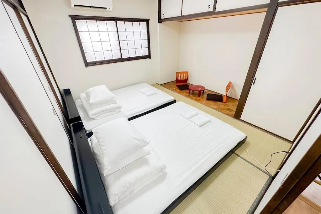 וילה אוסקה 今宮 Guest House! 難波まで1駅!道頓堀とusjへアクセス抜群!Jr線から徒歩4分!最大16人宿泊可能!貸切4Ldk