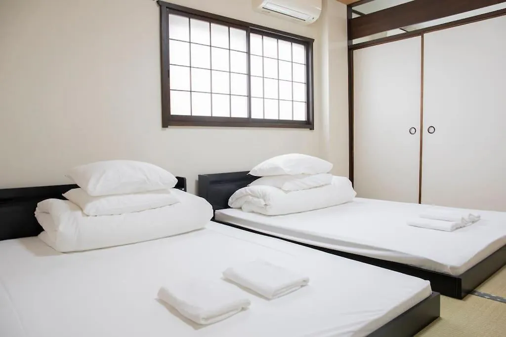 אוסקה 今宮 Guest House! 難波まで1駅!道頓堀とusjへアクセス抜群!Jr線から徒歩4分!最大16人宿泊可能!貸切4Ldk 0*,  יפן