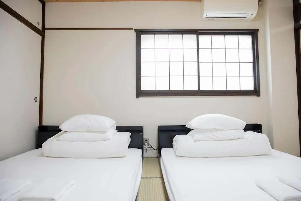 אוסקה 今宮 Guest House! 難波まで1駅!道頓堀とusjへアクセス抜群!Jr線から徒歩4分!最大16人宿泊可能!貸切4Ldk יפן